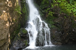 Karamatura Falls